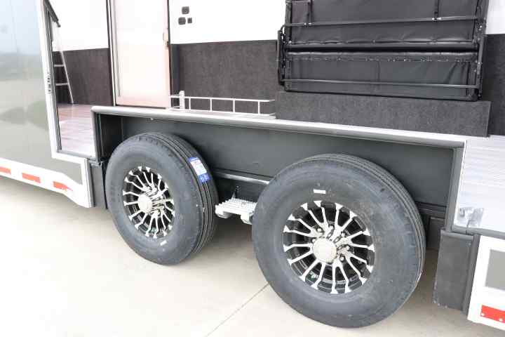 inTech Gooseneck Trailer