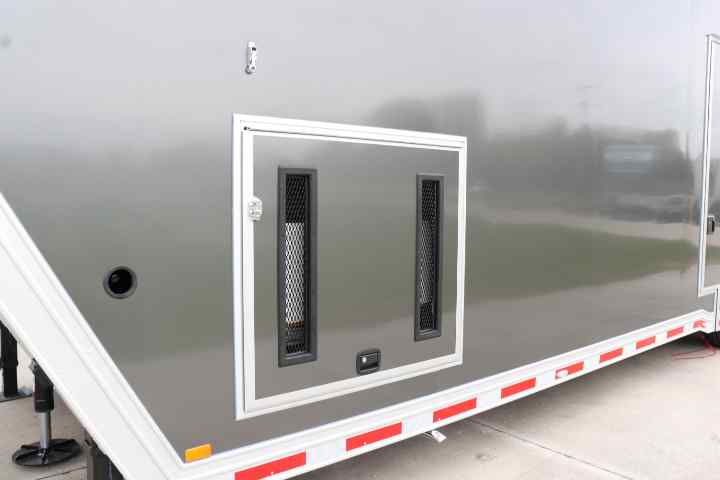 inTech Gooseneck Trailer