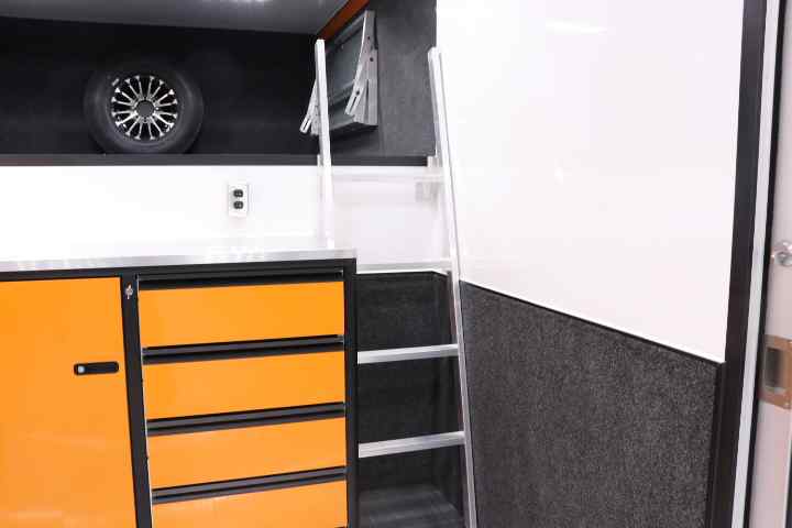 inTech Gooseneck Trailer