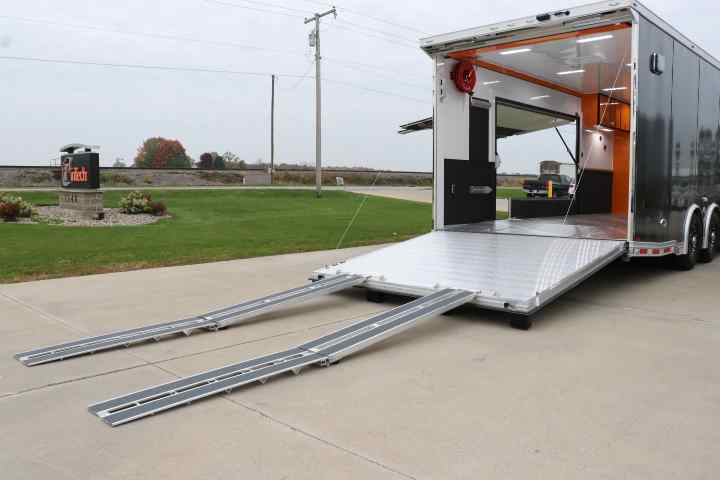 inTech Gooseneck Trailer