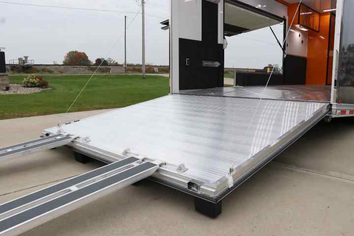 inTech Gooseneck Trailer