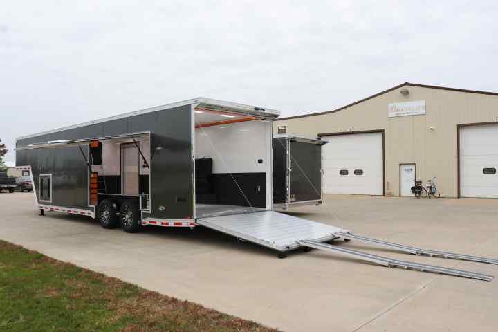 inTech Gooseneck Trailer