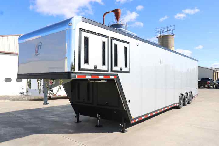 inTech Gooseneck Trailer