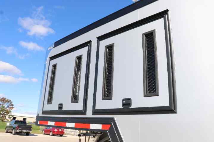 inTech Gooseneck Trailer