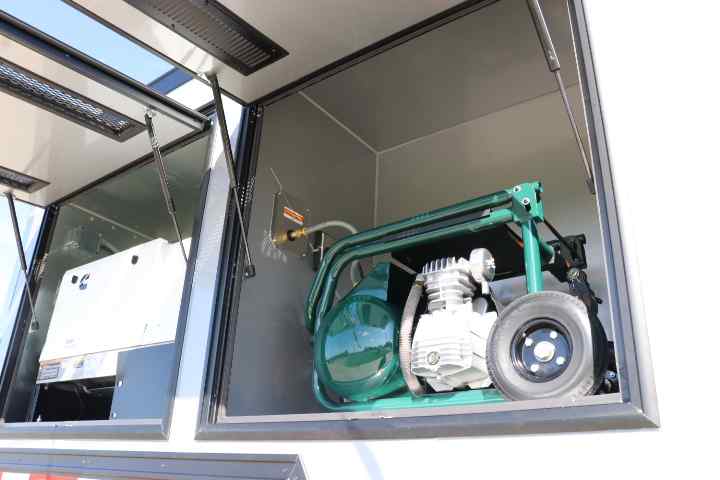 inTech Gooseneck Trailer
