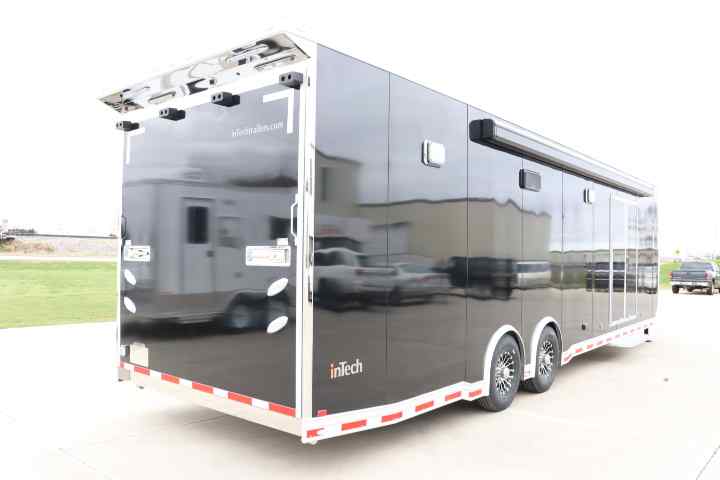 inTech Gooseneck Trailer