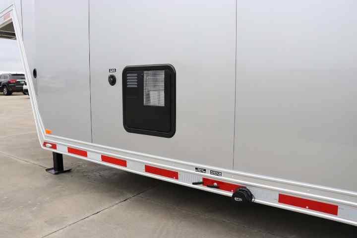 inTech Gooseneck Trailer