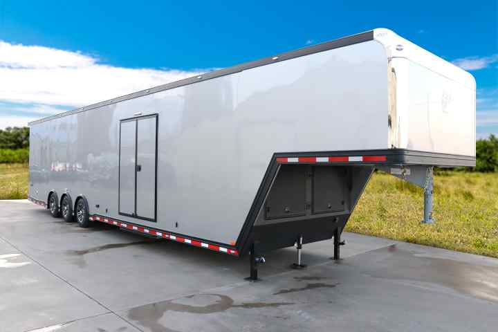 inTech Gooseneck Trailer