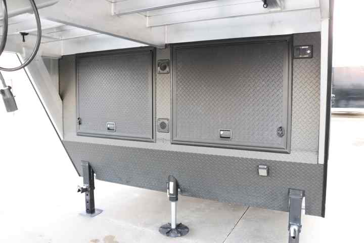 inTech Gooseneck Trailer