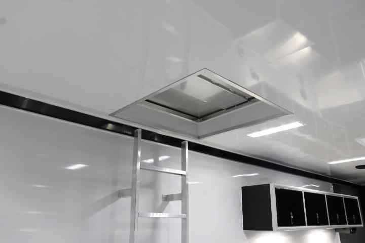 inTech Gooseneck Trailer