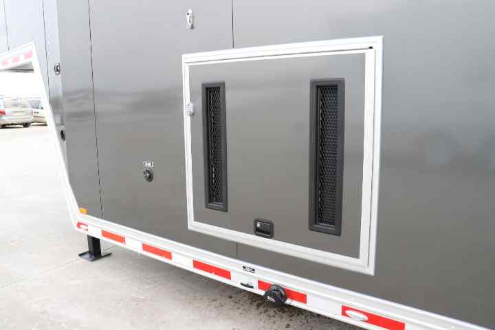 inTech Gooseneck Trailer