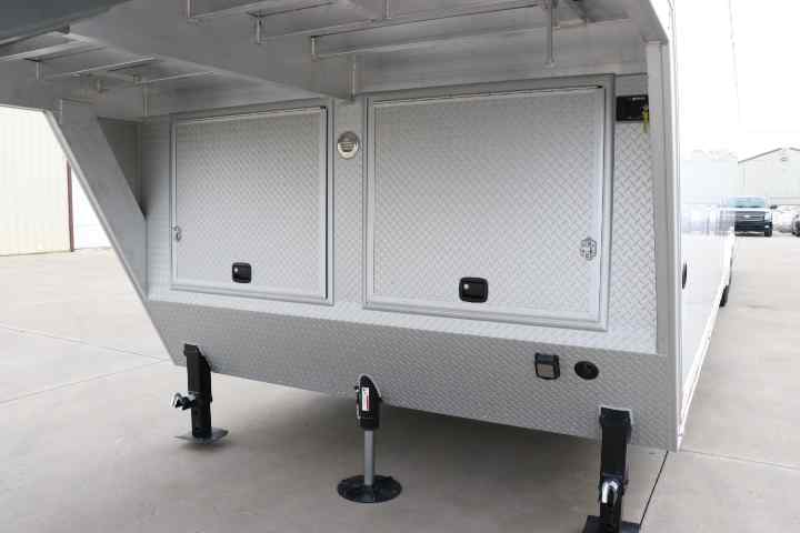 inTech Gooseneck Trailer