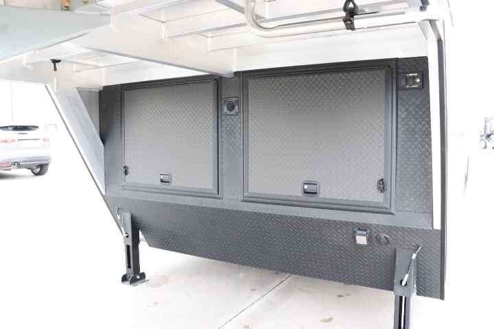 inTech Gooseneck Trailer