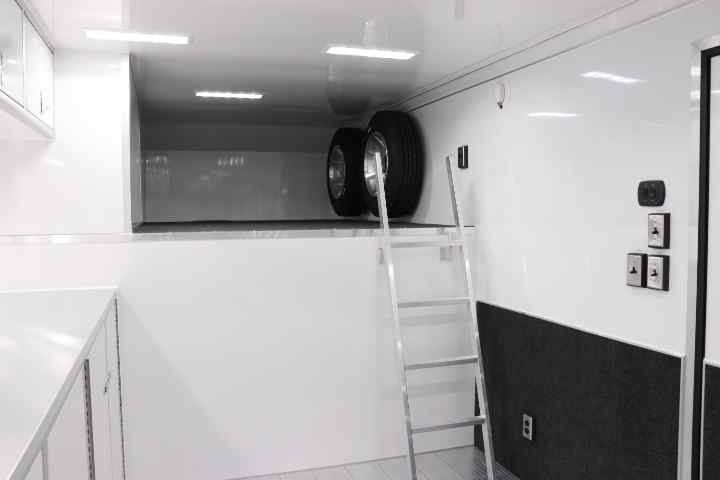 inTech Gooseneck Trailer