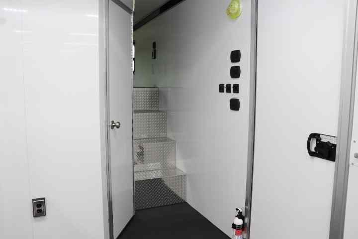 inTech Gooseneck Trailer