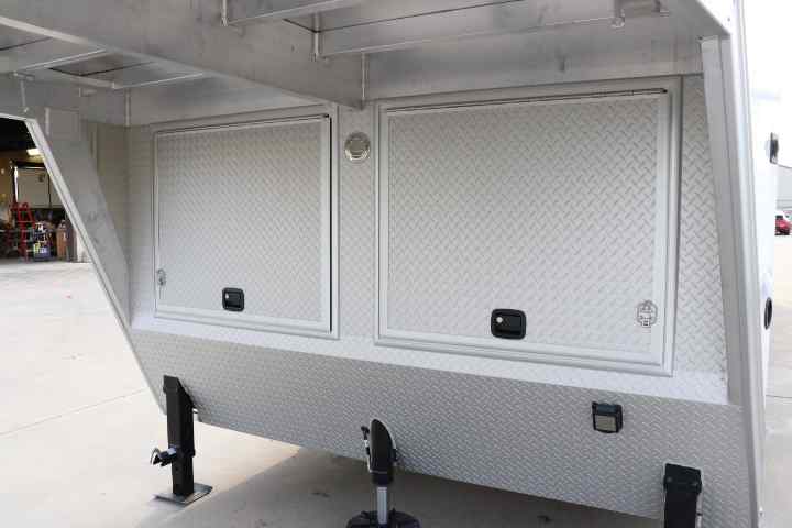 inTech Gooseneck Trailer