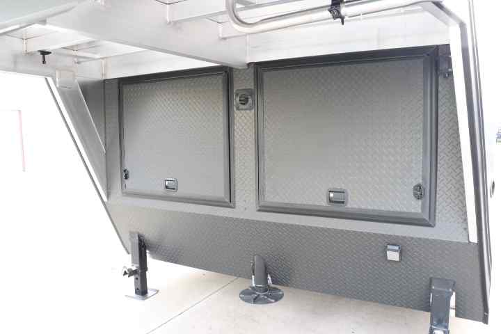 inTech Gooseneck Trailer