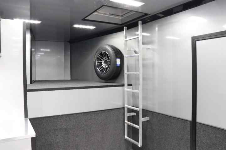 inTech Gooseneck Trailer
