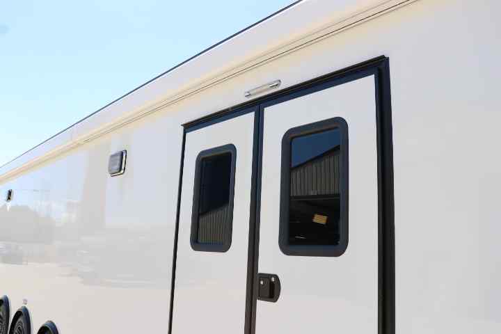 inTech Gooseneck Trailer