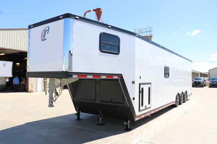 inTech Gooseneck Trailer