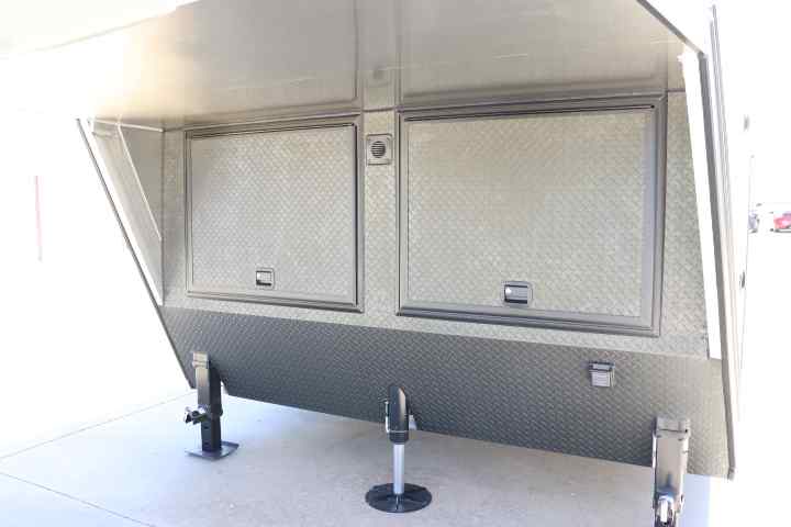 inTech Gooseneck Trailer
