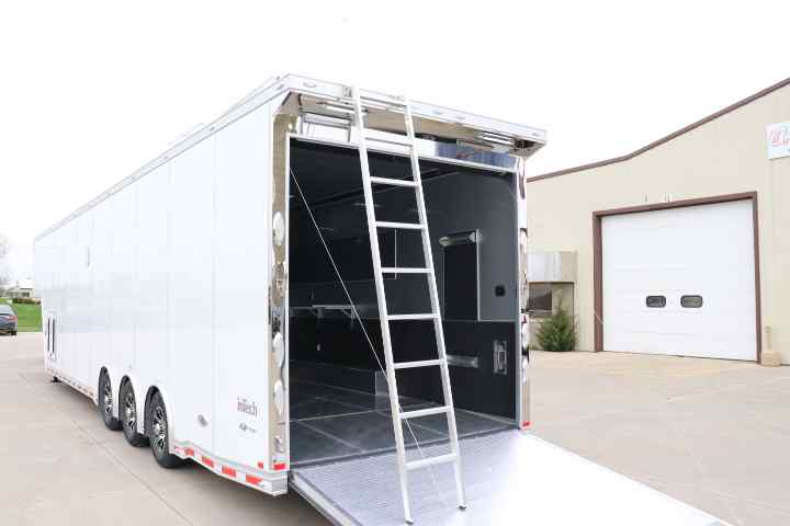 inTech Gooseneck Trailer