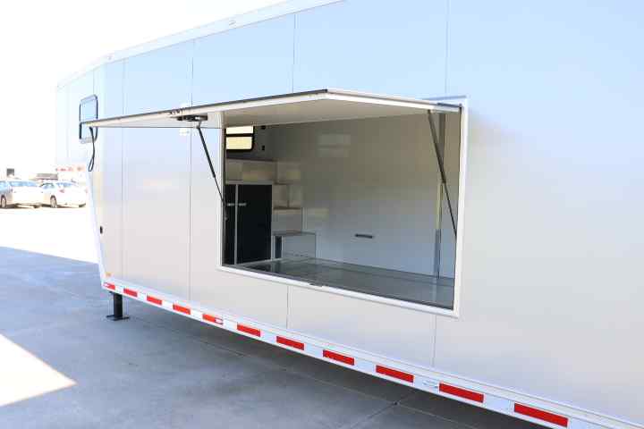 inTech Gooseneck Trailer