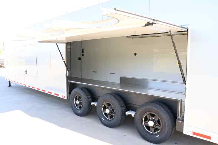 inTech Gooseneck Trailer