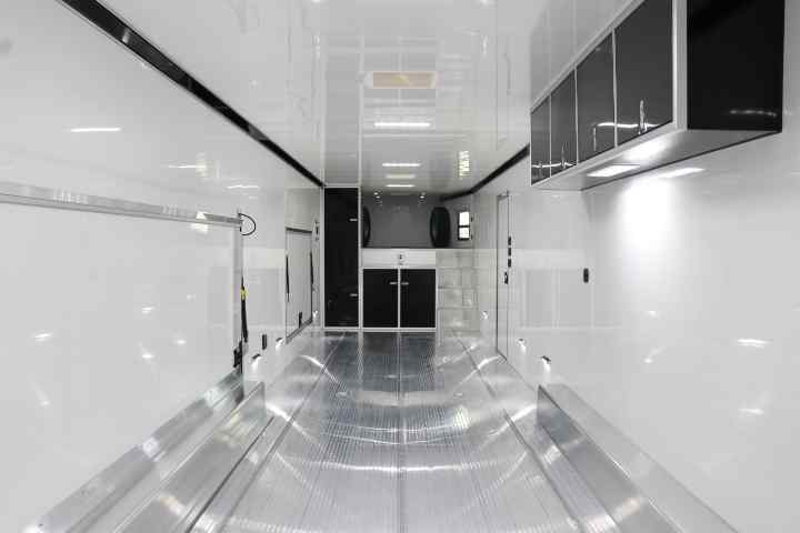 inTech Gooseneck Trailer
