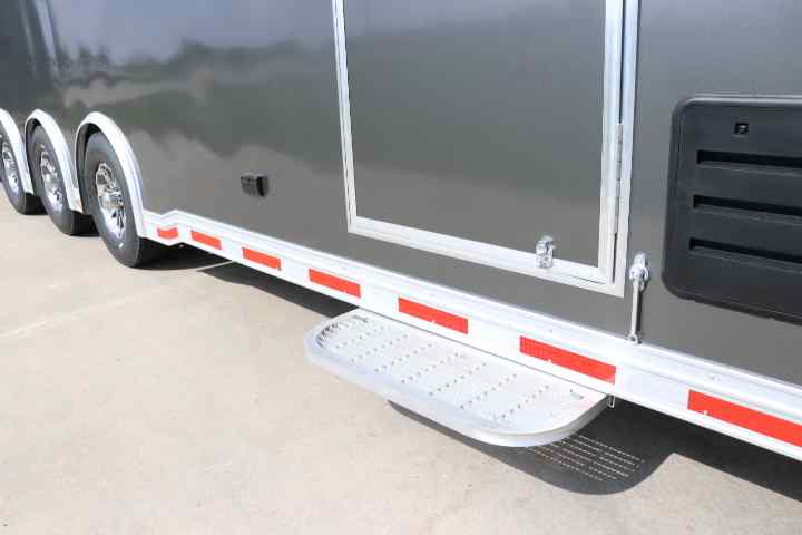 inTech Gooseneck Trailer