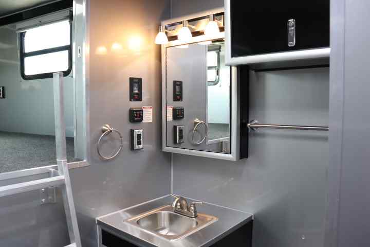 inTech Gooseneck Trailer
