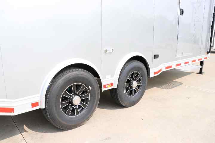 inTech Gooseneck Trailer