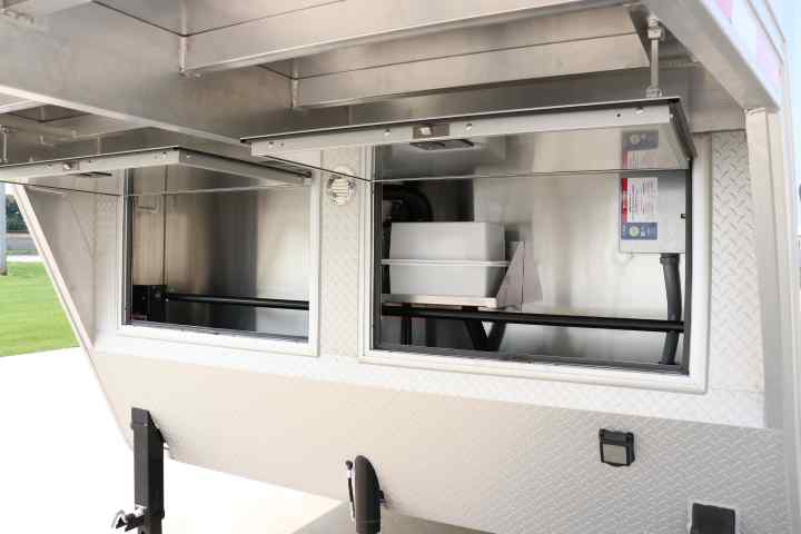 inTech Gooseneck Trailer