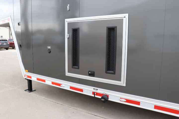 inTech Gooseneck Trailer