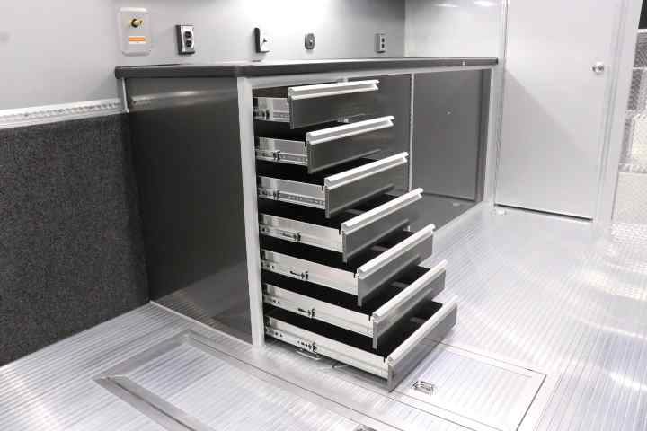 inTech Gooseneck Trailer