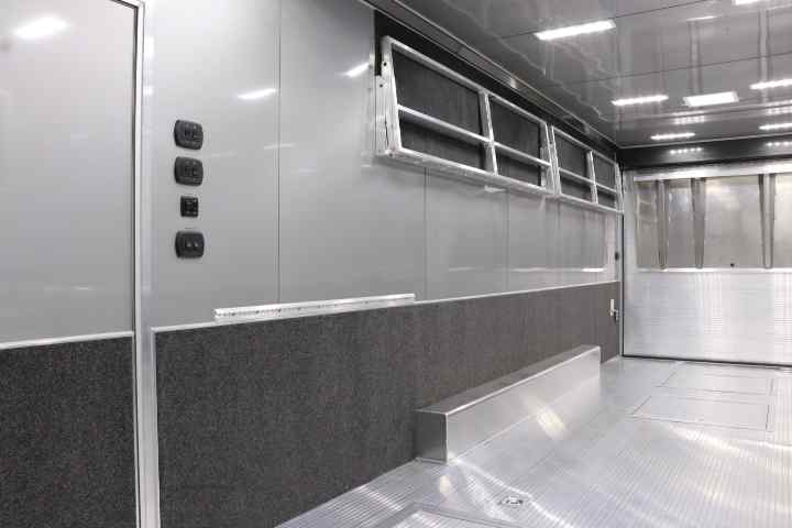 inTech Gooseneck Trailer