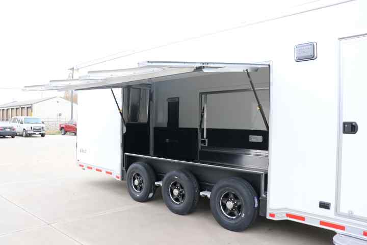 inTech Gooseneck Trailer