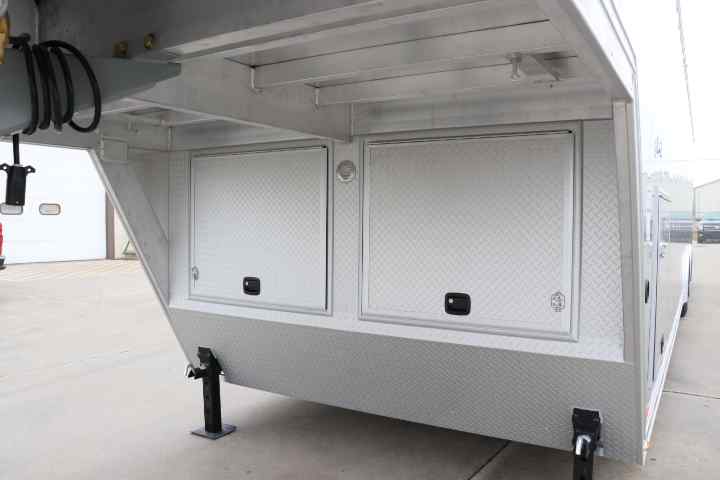 inTech Gooseneck Trailer