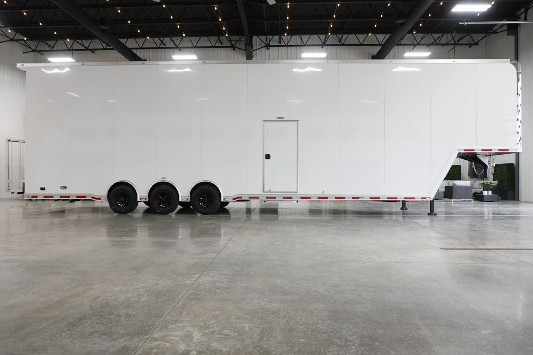 inTech Gooseneck Trailer