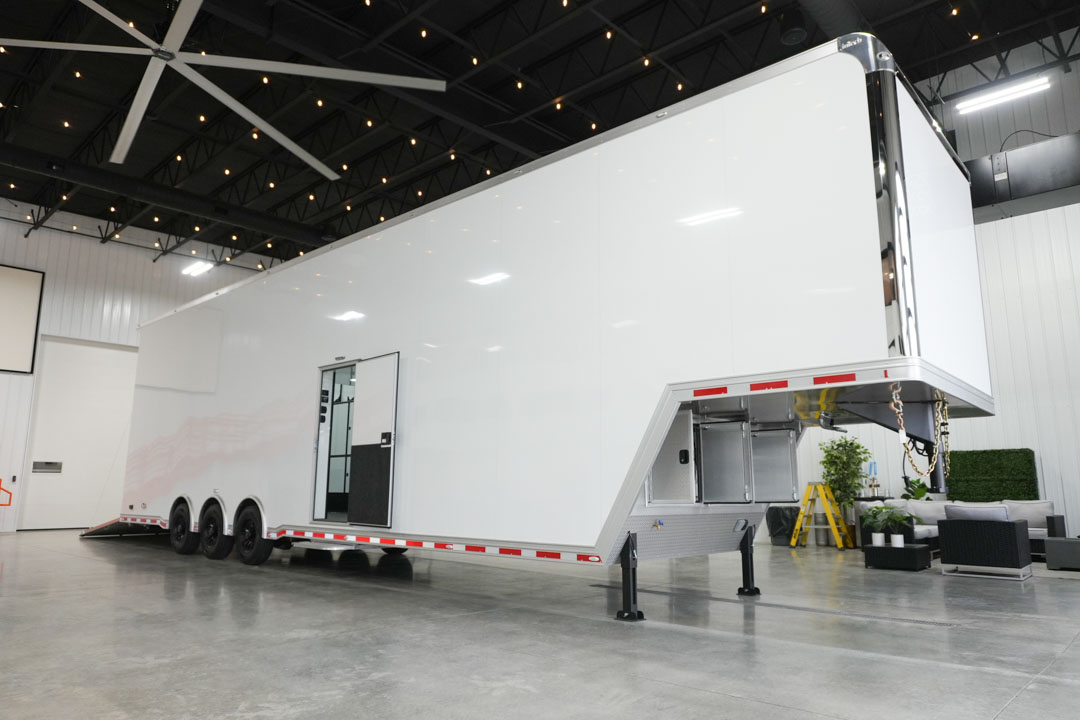 inTech Gooseneck Trailer
