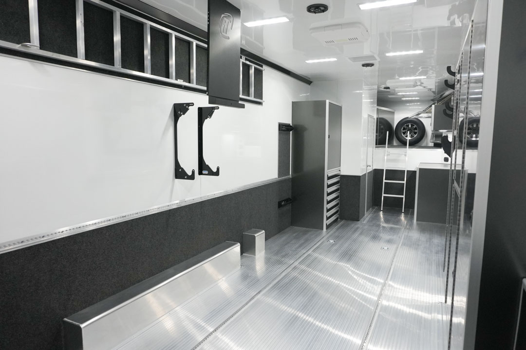 inTech Gooseneck Trailer