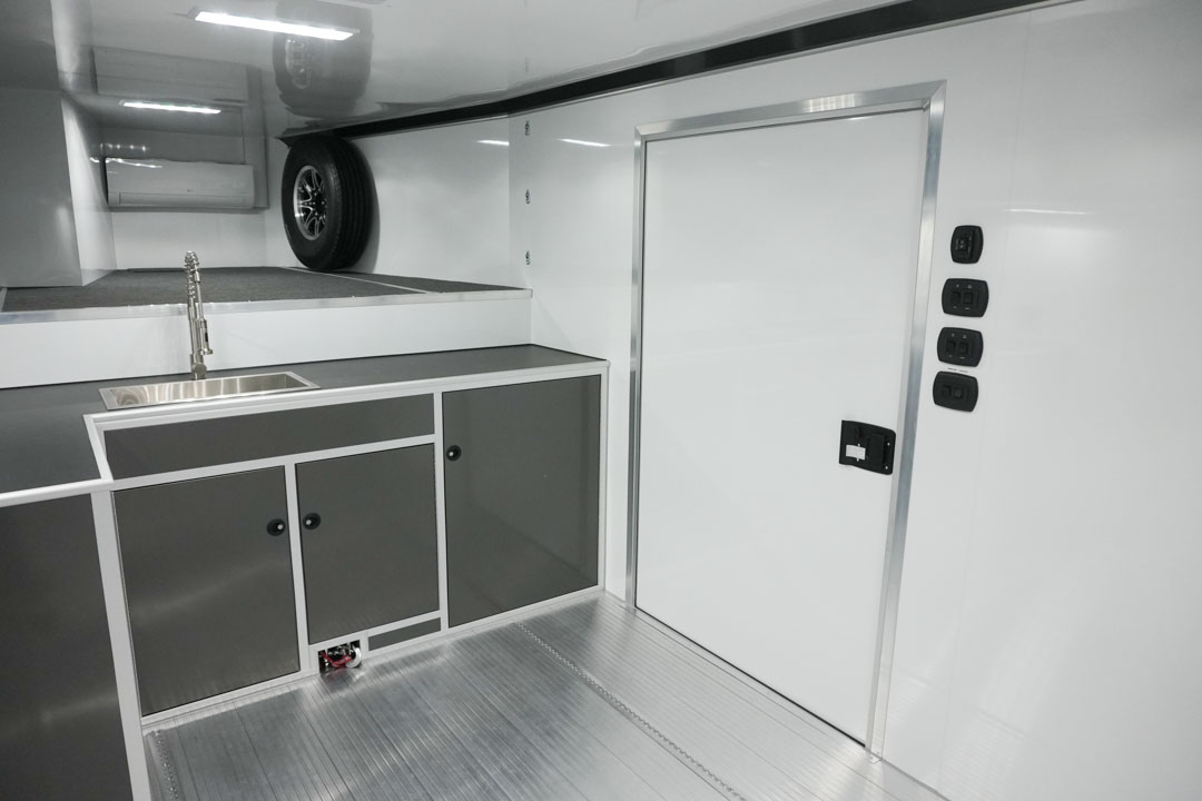 inTech Gooseneck Trailer