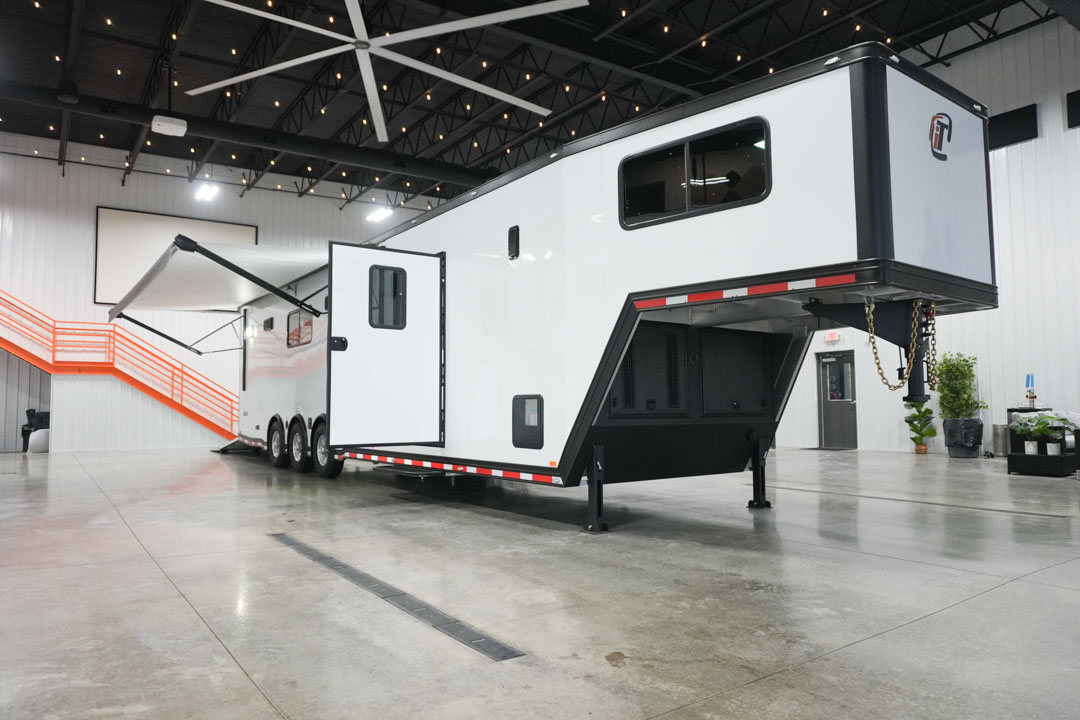 inTech Gooseneck Trailer